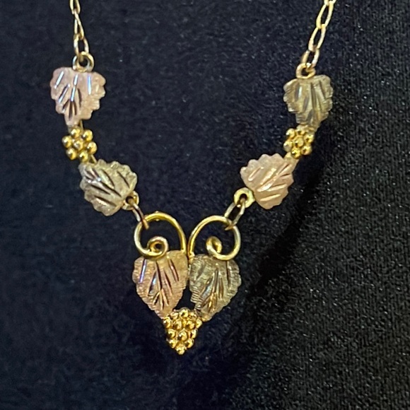 Pretty grape leaf gold necklace